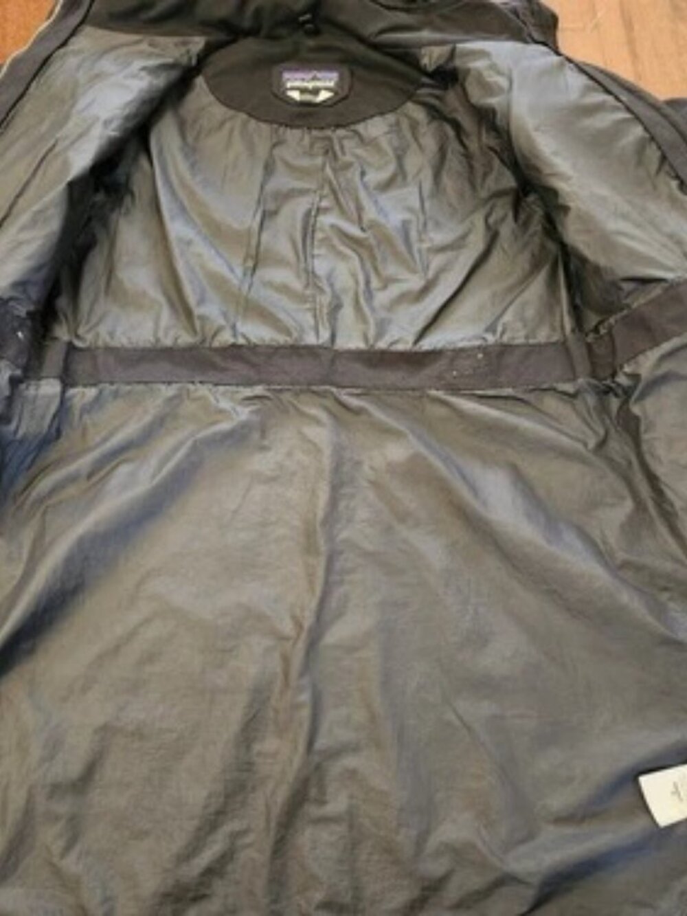 Patagonia women's black full zip hooded jacket in size medium - Picture 5 of 5
